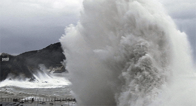 Imagen decorativa. Fuerte temporal en el mar con ola de varios metros.